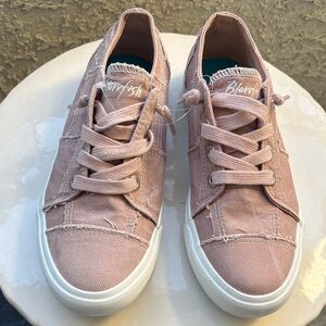 NWOT Blowfish Malibu Women's Blush Dusty Pink Distressed Canvas Sneakers SZ 8